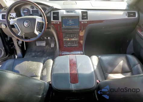 2011 Cadillac Escalade Esv Luxury z USA, uszkodzony, nr VIN 1GYS3HEF7BR132743